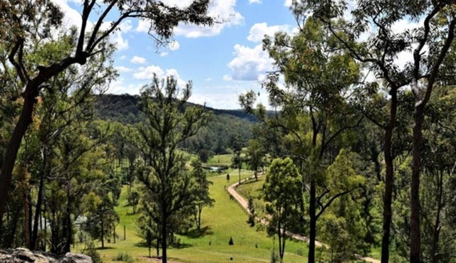 Bushland retreat with 3 private cabins to enjoy the quiet of the Australian Bush