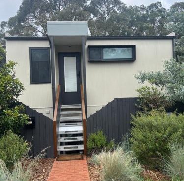 Bushland setting close to Sydney CBD- stand alone apartment