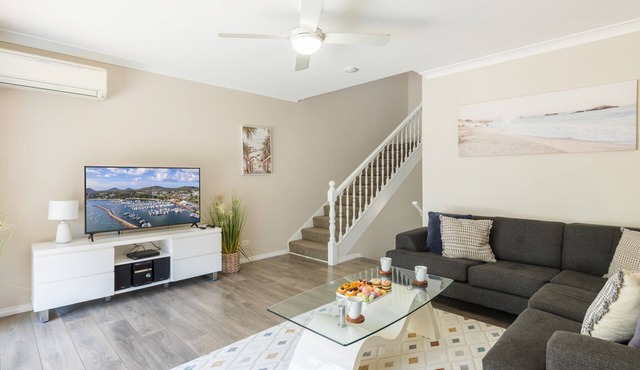 Bushmans, 9 24 Tomaree Street - Spacious townhouse with air conditioning and close to Nelson Bay Town Centre