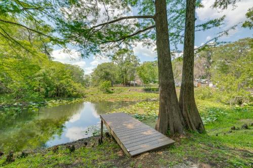 Bushnell Riverside Retreat with Hot Tub and Game Shed