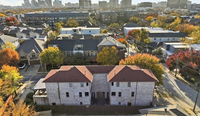 Business Friendly 14 Bed Duplex Mins to Downtown/Convention Center Walk to Bars!