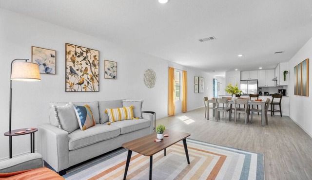 Business Haven in New Braunfels with 5 Beds
