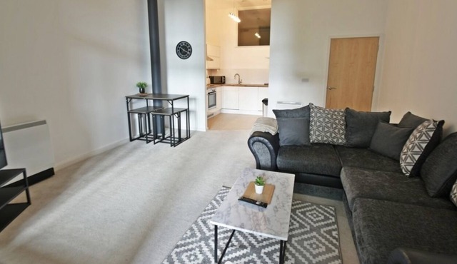 Business , Leisure and relocation spacious 1 bed apartment in Bolton