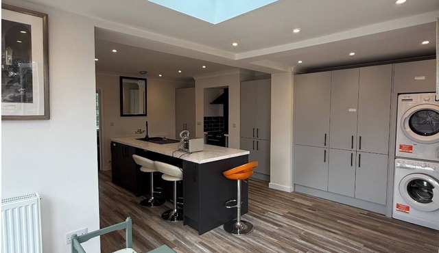 Business or Bliss-Stylish Lincolnshire Retreat