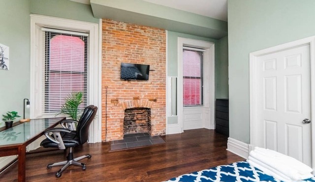 Business Suite - Walkable Entertainment