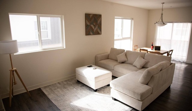 Business Traveler’s Haven – 2 Bedrooms, 2 Bathrooms with 1 Office.
