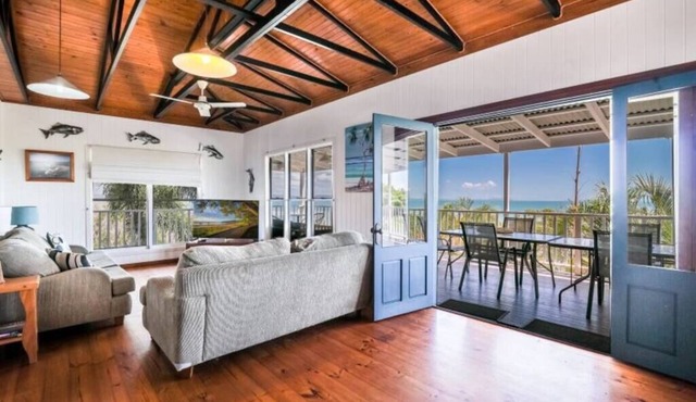 Bustard Bay Lodge: Stunning Views of 1770