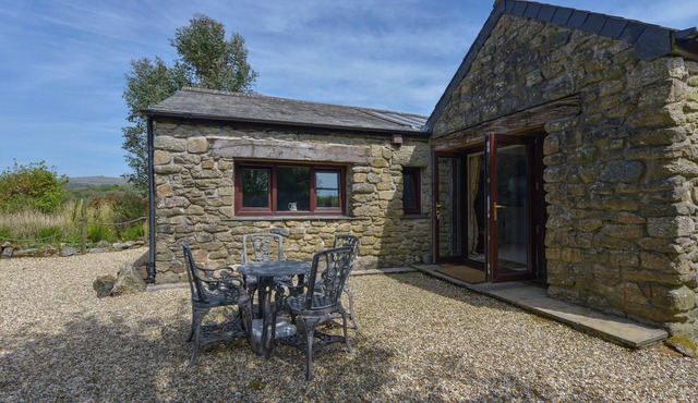 BUSTER BARN, pet friendly, with a garden in Sampford Spiney