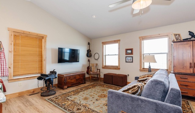 Butch’s HideOut - A Cozy Retreat For Two