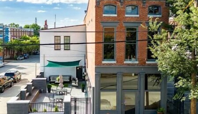 Butchertown Bourbon House: Speakeasy/Sports Bar