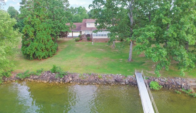 Butler Branch Point: 4 BR, 2.5 BA House in Arley, Sleeps 12