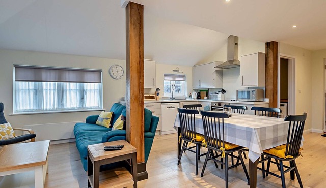 Butler's Barn - Two Bedroom House, Sleeps 4