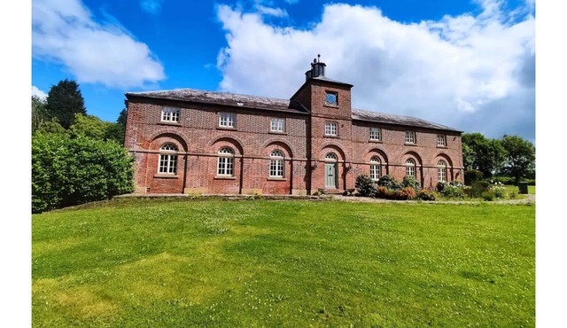 Butler's Cottage in Coach House in Private Country Estate