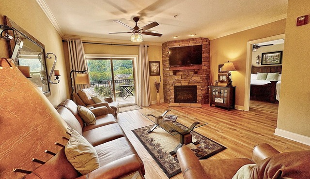 Butler's Newly updated Downtown Condo, 2 King BR's, Beautiful View!