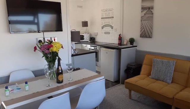 Buttercup Burrow, Modern Seaside Chalet