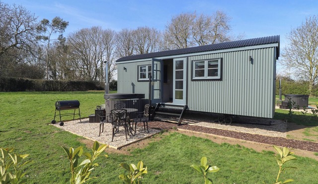 BUTTERCUP, pet friendly, country holiday cottage in Waltham