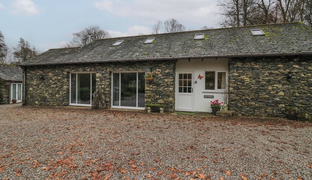 BUTTERFLY, family friendly, with hot tub in Kendal