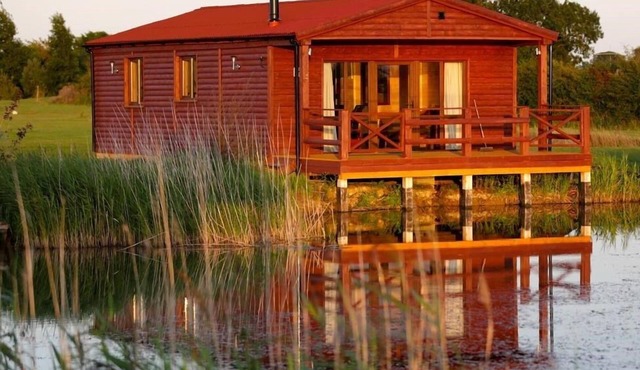 Butterfly Lodge - 3 bedroom cabin with Lake view