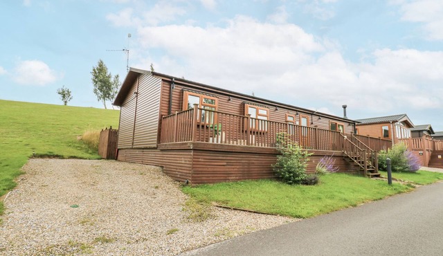 BUTTERFLY LODGE, pet friendly in Catterick, North Yorkshire