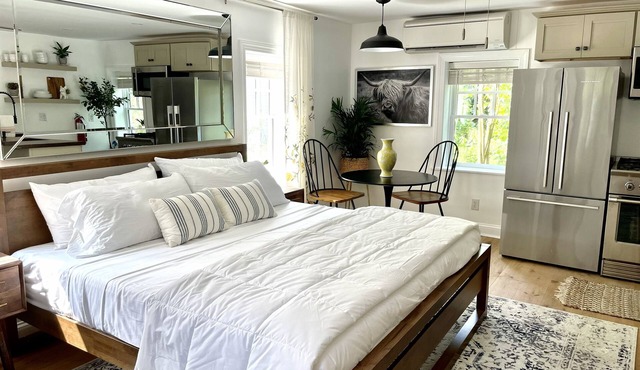 Buttonwood Boutique Hotel Cottage A, Beach & Town
