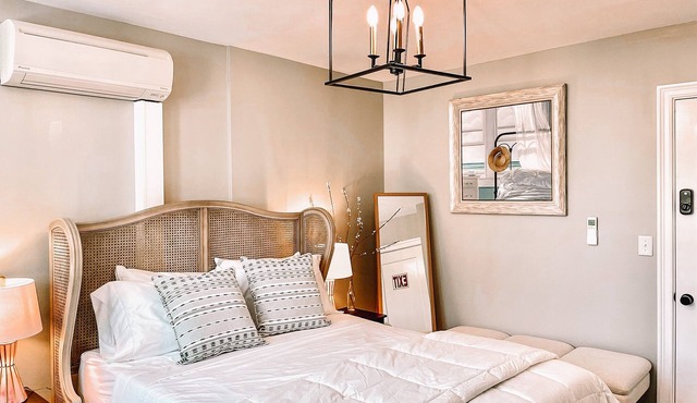 Buttonwood Boutique Hotel Suite #2, Beach & Town