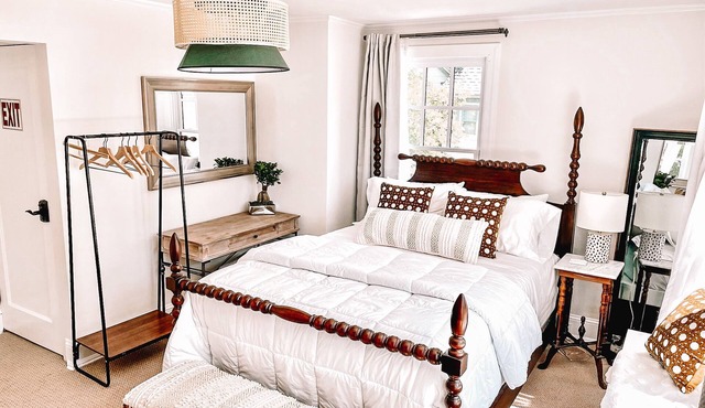 Buttonwood Boutique Hotel Suite #3, Beach & Town