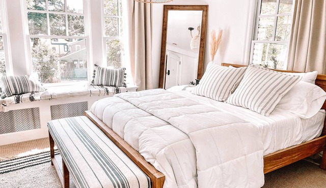 Buttonwood Boutique Hotel Suite #4, Beach & Town