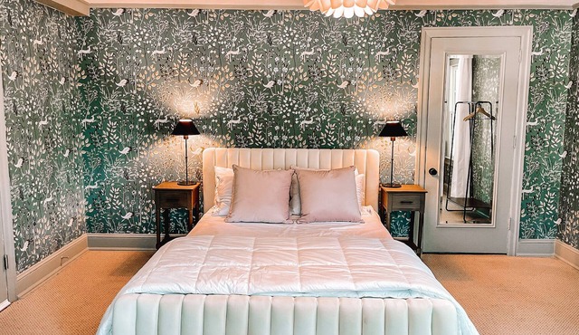 Buttonwood Boutique Hotel Suite #5, Beach & Town