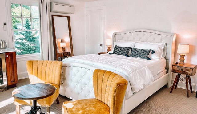 Buttonwood Boutique Hotel Suite #6, Beach & Town