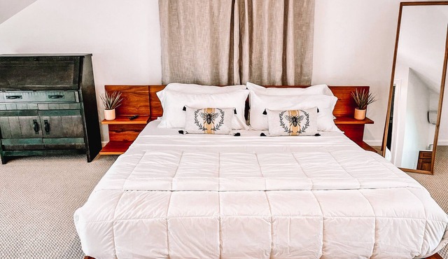 Buttonwood Boutique Hotel Suite #7, Beach & Town