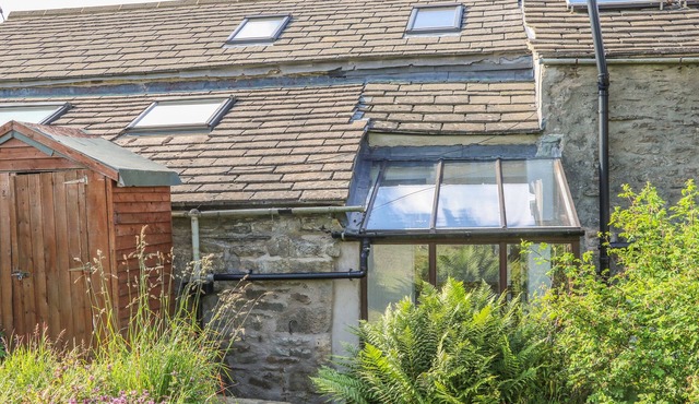 BUTTS HILL HOUSE, with a garden in Horton-In-Ribblesdale