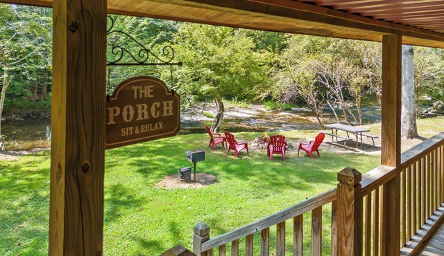 Butts On The Creek! Peaceful retreat right on the creek.