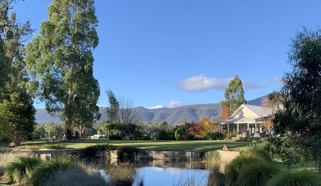 Buxton River House - Secluded Homestead with River Frontage