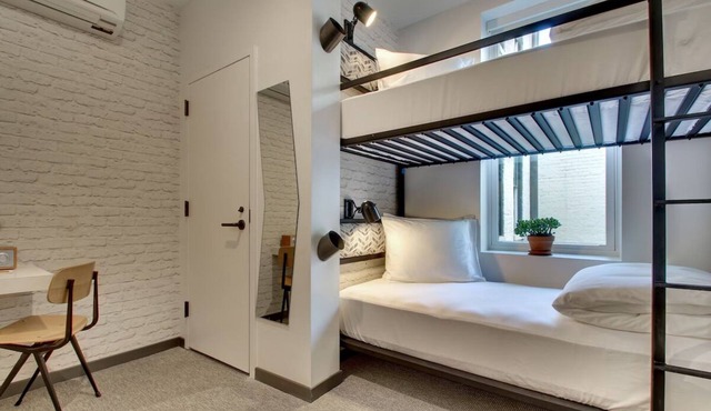 Buzz Bunk, Hotel Hive, Cozy Room, Vibrant Nightlife, Close to Capitol Hill