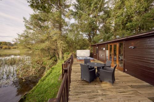 Buzzard Lodge with Hot-tub