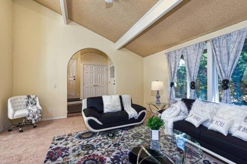 BV1-CASTLE VILLA-convenient n comfortable!