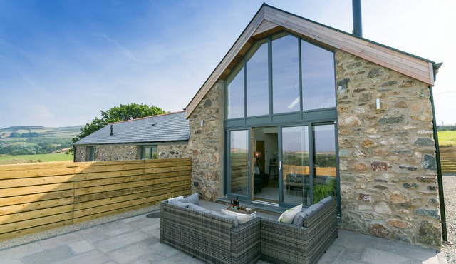 Bwncath - a coastal that sleeps 6 guests in 3 bedrooms