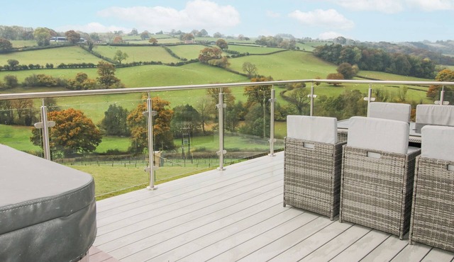 BWNCATH, pet friendly, character holiday cottage in Garthmyl