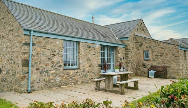 Bwthyn Angor - a coastal that sleeps 4 guests in 2 bedrooms