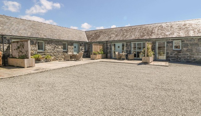 BWTHYN BACH, pet friendly, luxury holiday cottage in Talybont