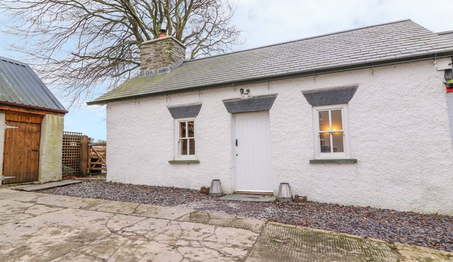 BWTHYN LAN, family friendly, character holiday cottage in Boncath