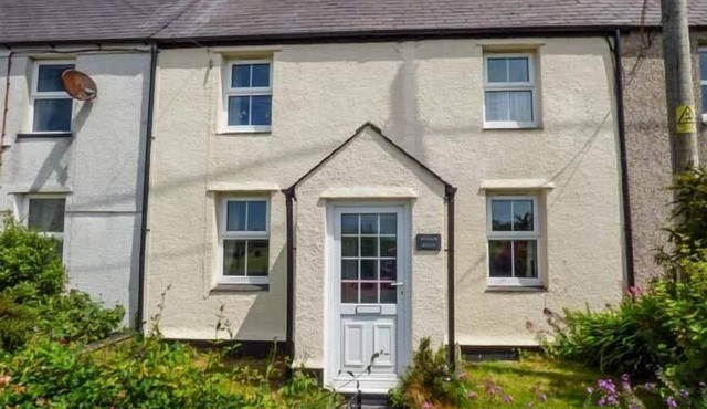BWTHYN MEGAN, pet friendly, character holiday cottage in Llangaffo