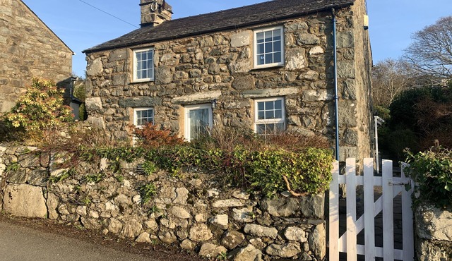 Bwthyn Nain Cottage near Harlech with ocean views