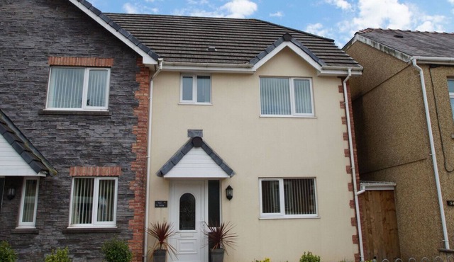 Bwthyn y Gors - Three Bedroom House, Sleeps 5