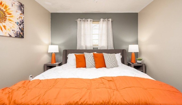 By Hospitals 🏥 & Downtown 🌆 | 3TVs| King 🛏
