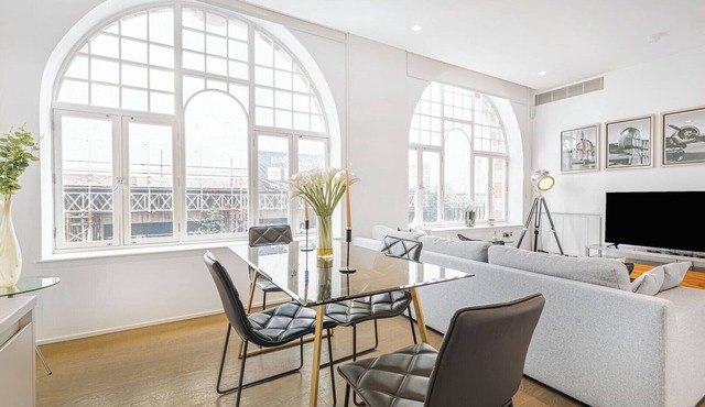 By Oxford Circus in Great Style