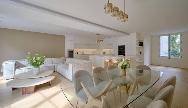 By Saint-Sulpice newly refurbished 4 BR apartment