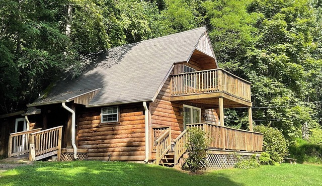 "By Still Waters" Serene cabin by pond in Hillsville