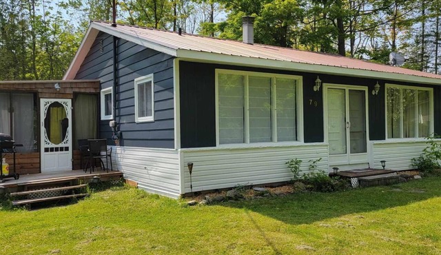By The Beach - Affordable Sauble Beach Getaway