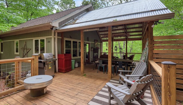 By The New River - Hot Tub - Fireplace - Covered Porch